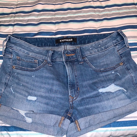 Express Pants - Express Shortie Relaxed Low Rise Jean shorts